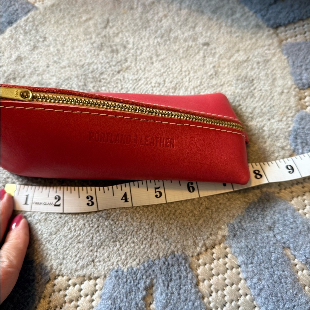 Portland Leather Red Zip Key & Card Pouch - Picture 6 of 7